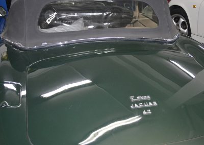 Tapizado de capota de coche Jaguar en Madrid