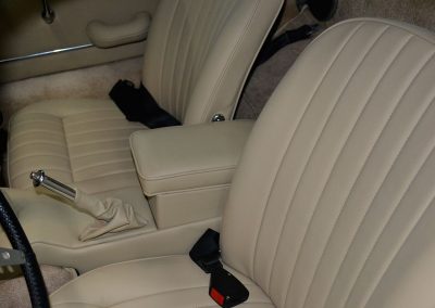 Tapizado de capota de coche Jaguar en Madrid