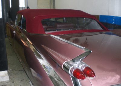 trabajo de tapizado de capotas de coches clásico en Madrid