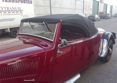 trabajo de tapizado de capotas de coches clásico en Madrid